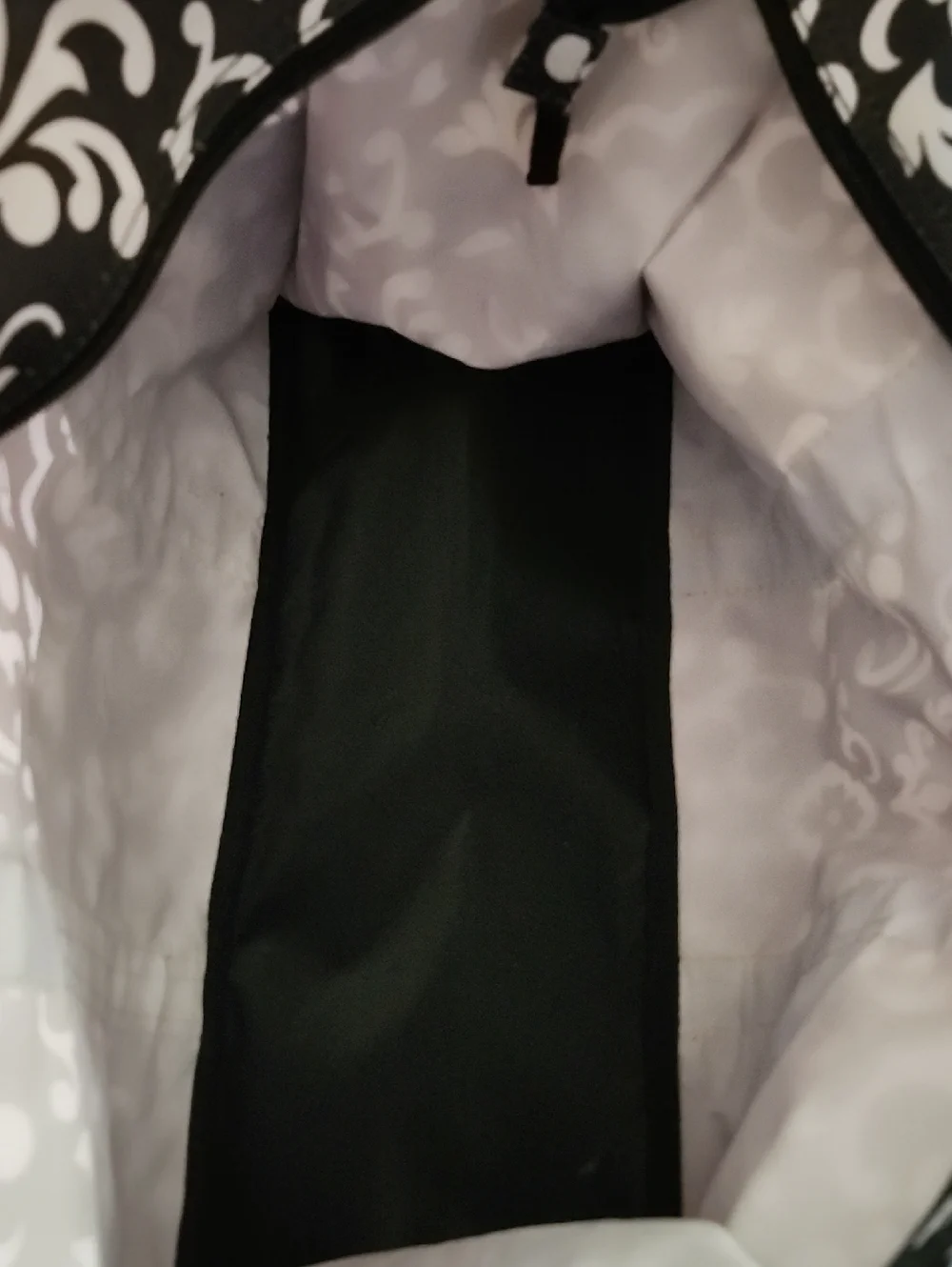 Thirty One Black & White Patterned Tote Bag With Multiple Pockets & 2 Straps - Picture 5 of 6
